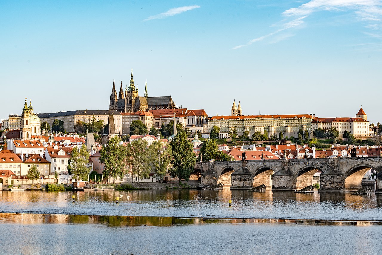 13 Days Beautiful East Europe + 2 Outlet by SQ (22 Dec)